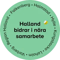 Grön cirkel med texten "Halland bidrar i nära samarbete" i mitten och texten "Region Halland, Falkenberg, Halmstad, Hylte, Kungsbacka, Laholm, Varberg" runt omkring.